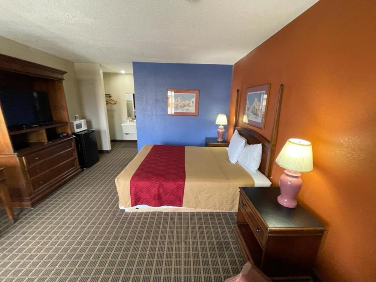 Knights Inn & Suites Emporia Exterior foto