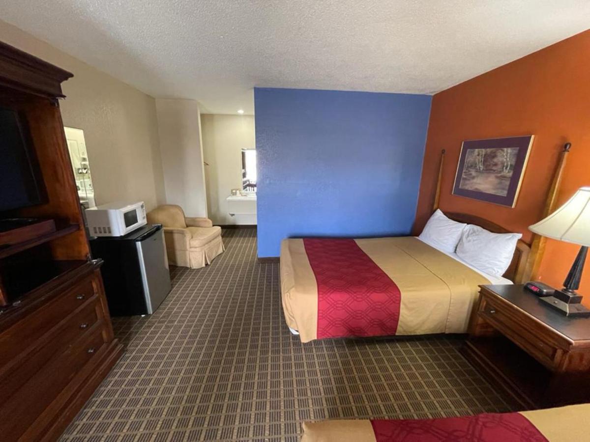 Knights Inn & Suites Emporia Exterior foto
