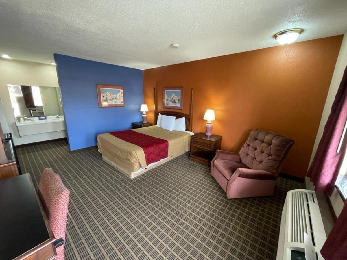 Knights Inn & Suites Emporia Exterior foto